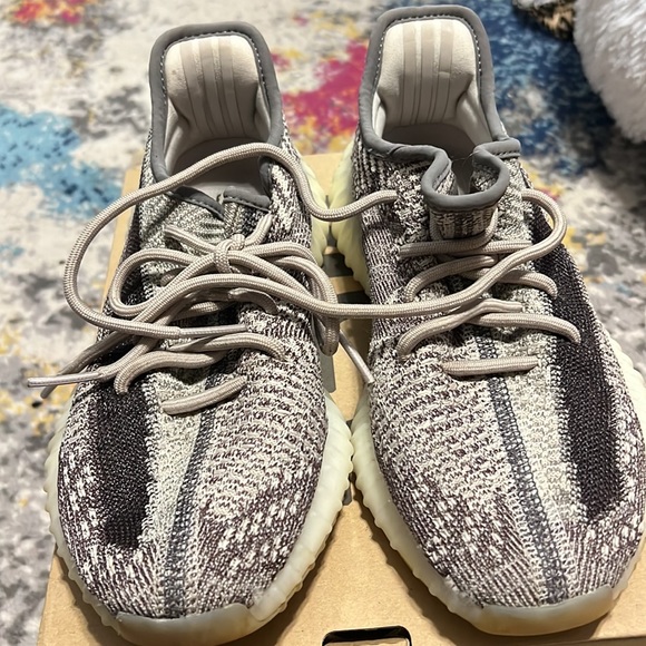 yeezys size 6.. worn once. great condition. love them but they are too big. - Picture 6 of 8